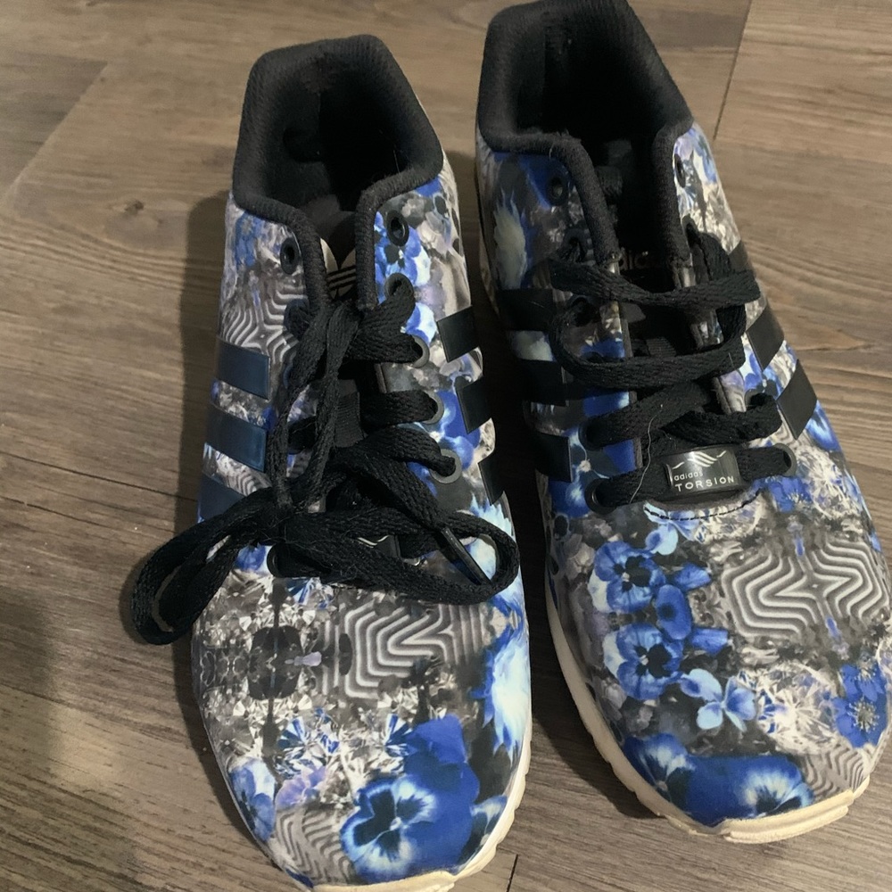 Size 6 adidas shoes